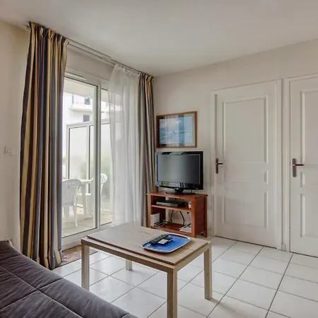 Apt 6-115898 פורנישי
